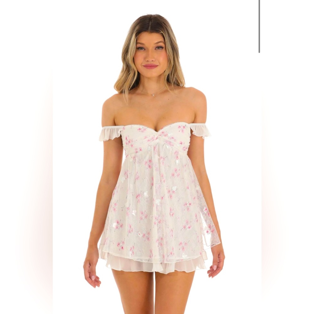 Saanvi Off Shoulder Babydoll Dress in White Floral Lace
